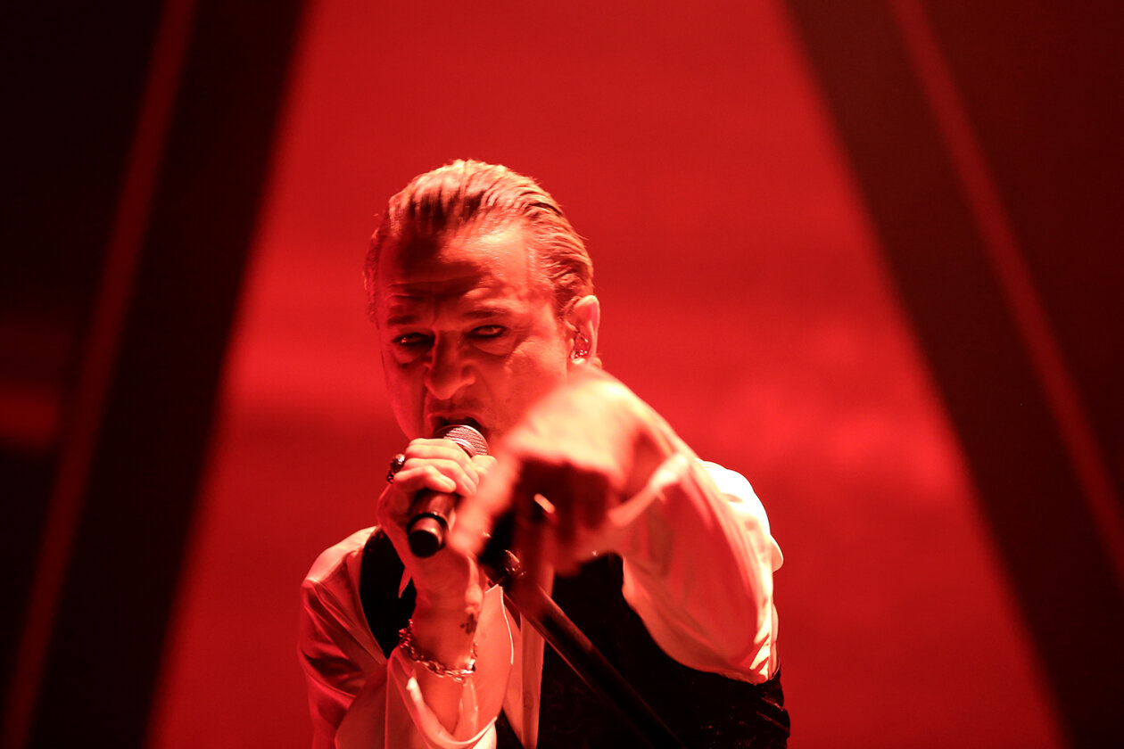 Depeche Mode – Auf  "Memento Mori"-Welttour: Dave Gahan, Martin Gore und Band liefern - und Tausende rasten aus. – Dave Gahan.