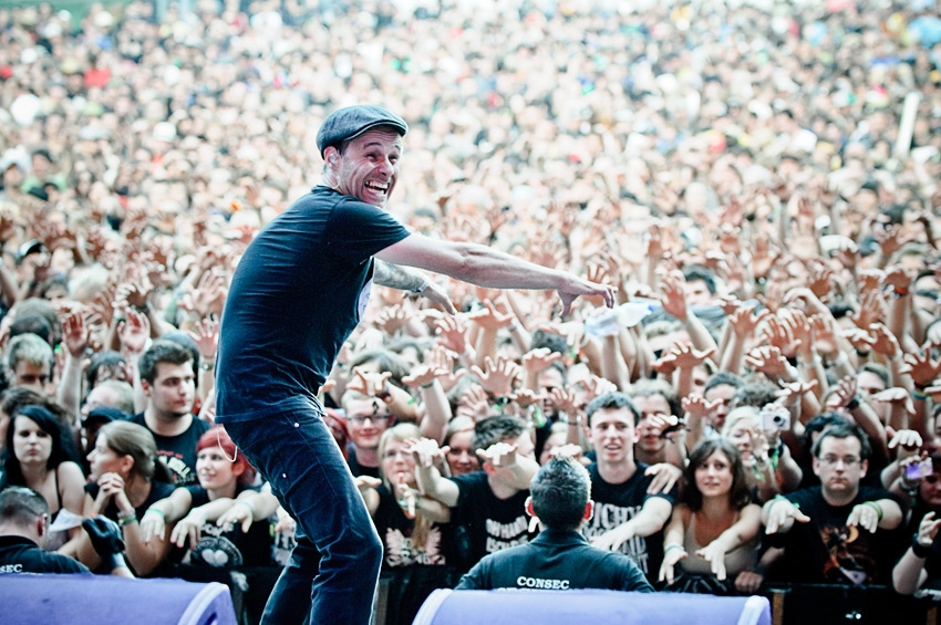 Unser Fotograf Michael Grein war bei den Donots auf der Bühne ... – Donots, Taubertal 2011