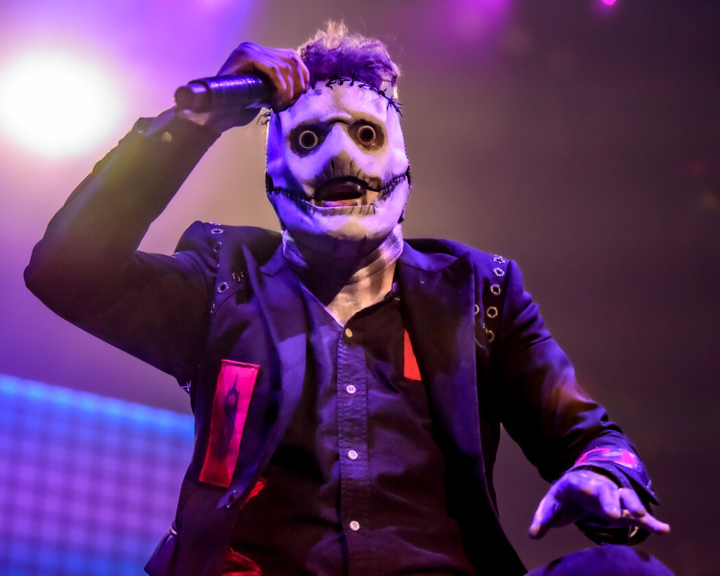 Slipknot – Am längsten Tag des Jahres bitten Corey Talor und Co.  zum teuflischen Maskenball. In der so gut wie ausverkauften Mercedes-Benz Arena in Berlin liefern sie eine infernalische Show. – Corey Taylor.