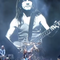 AC/DC - Die Foo Fighters huldigen Malcolm Young